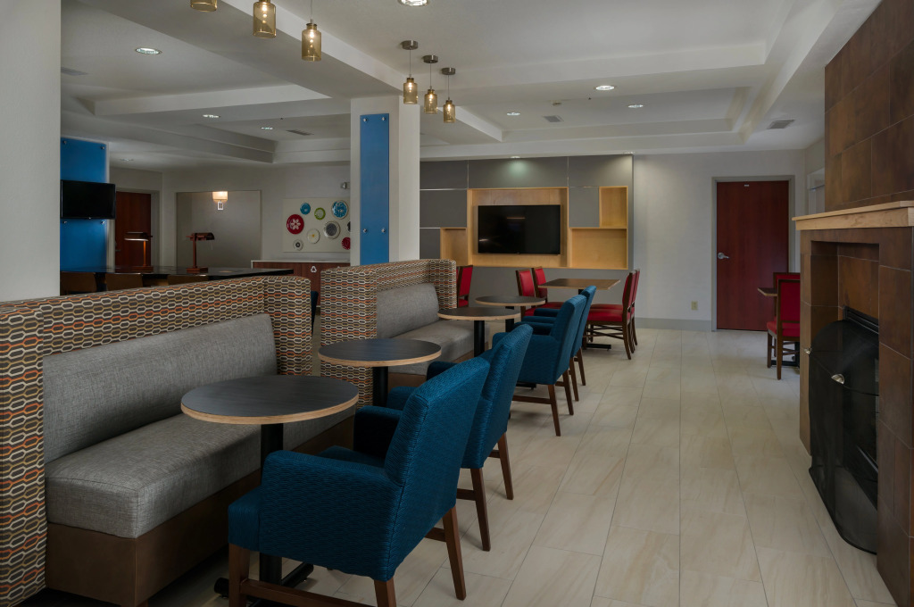 Holiday Inn Express Lawrence by IHG