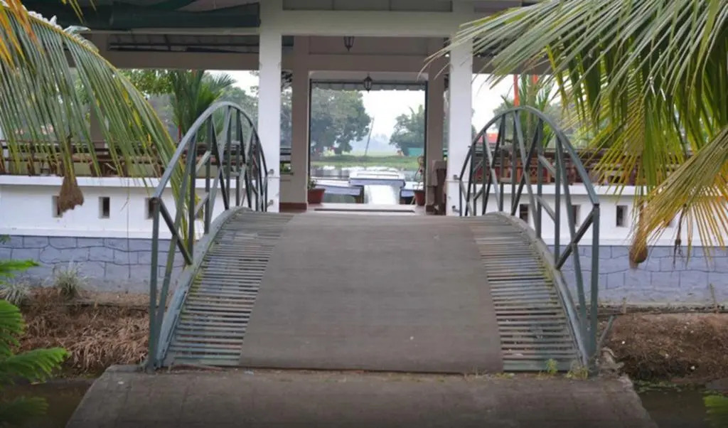 Riverine Resort