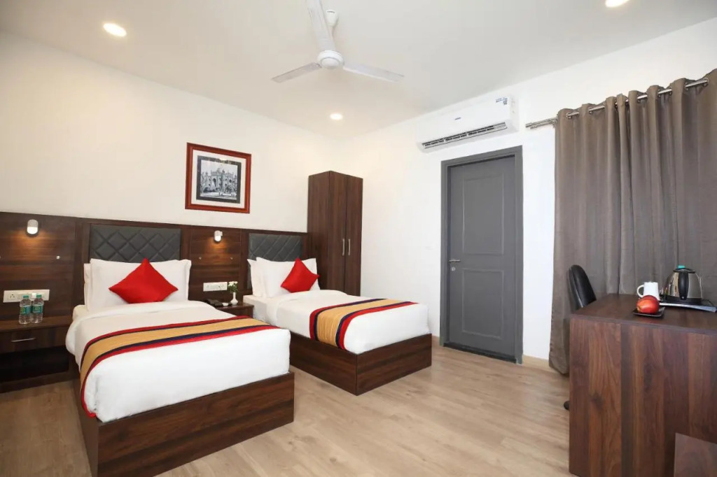 Click Hotel Transport Nagar