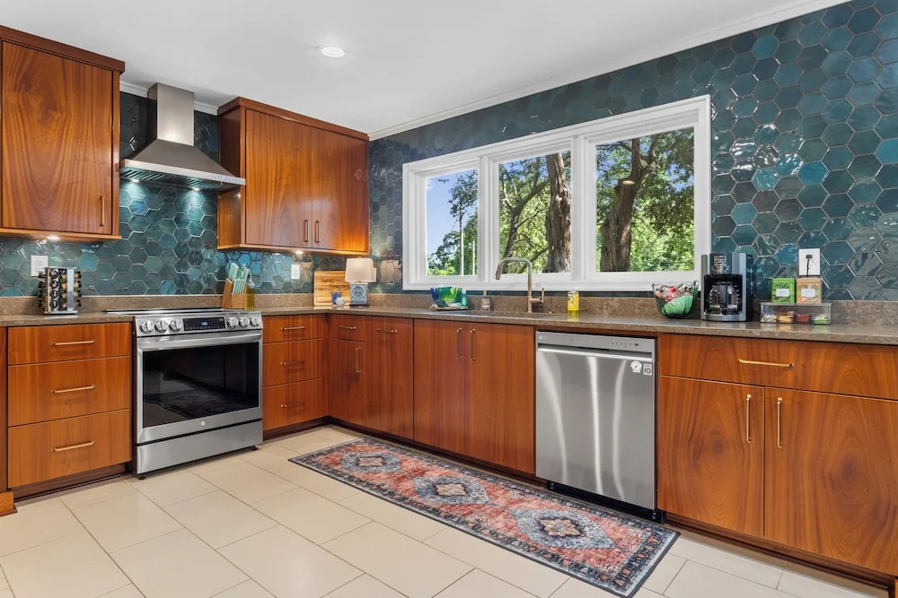 Chic Ocean Springs Vacation Rental Near Downtown!