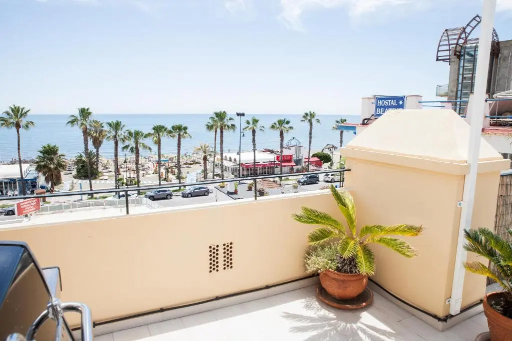 Spacious 200 sq.m. penthouse with sea view terraces