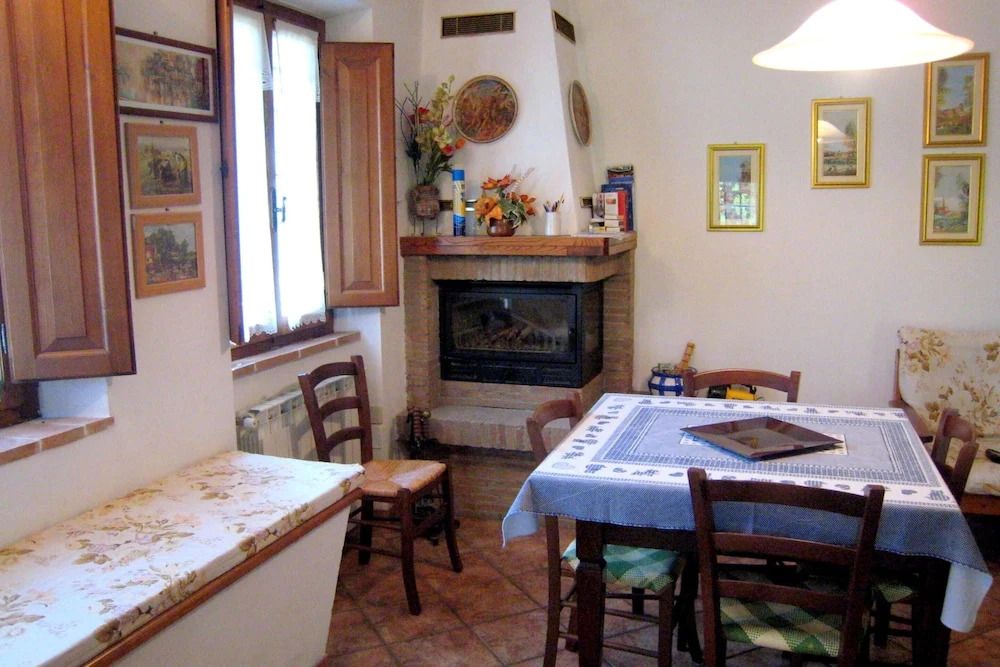 Tuscan Charm Frassini Cottage