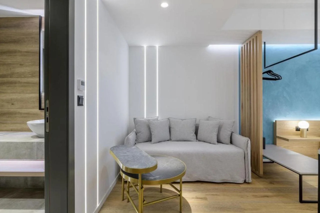 Acropolis Magenta Luxury Suites