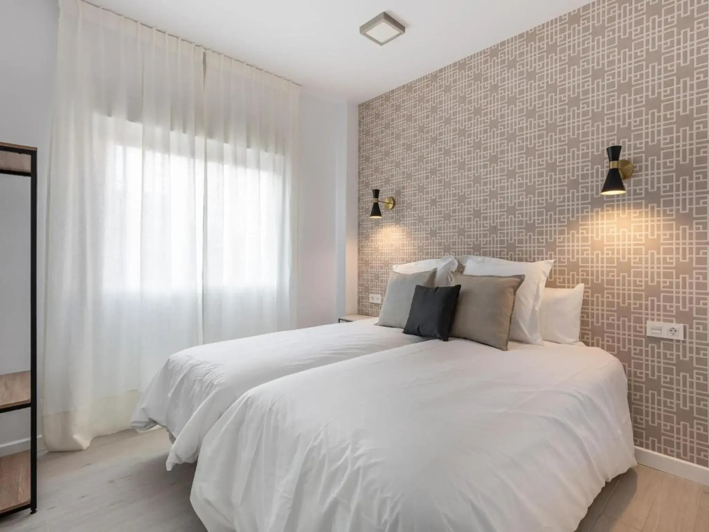 Central Stylish and Elegant 1 & 2 BR apartments I