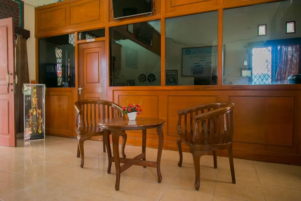 Edotel Smkn 1 Pacet by OYO Rooms