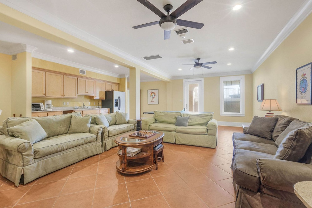 The Gayosa House 9BR Beachfront Oasis With Private Pool Hot Tub
