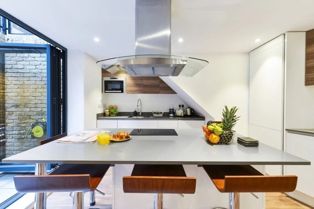 Hotel Style Penthouse Located Close to Central 8