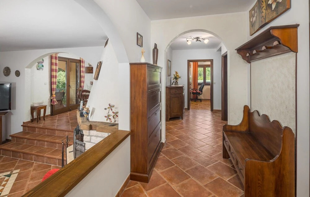Gorgeous Home In Buje