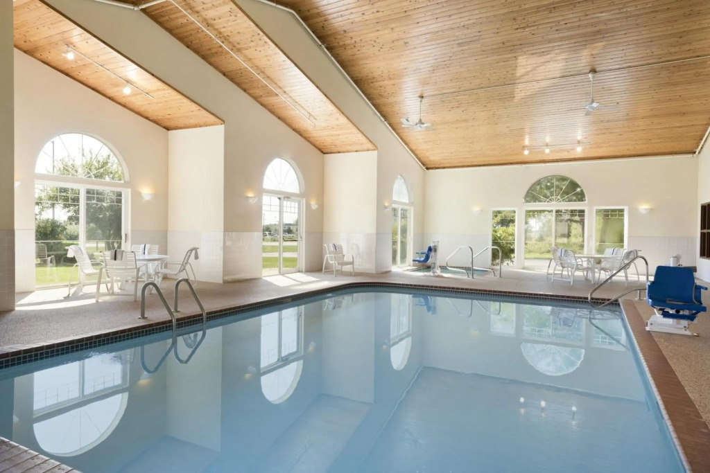 Country Inn & Suites by Radisson, Mason City, IA