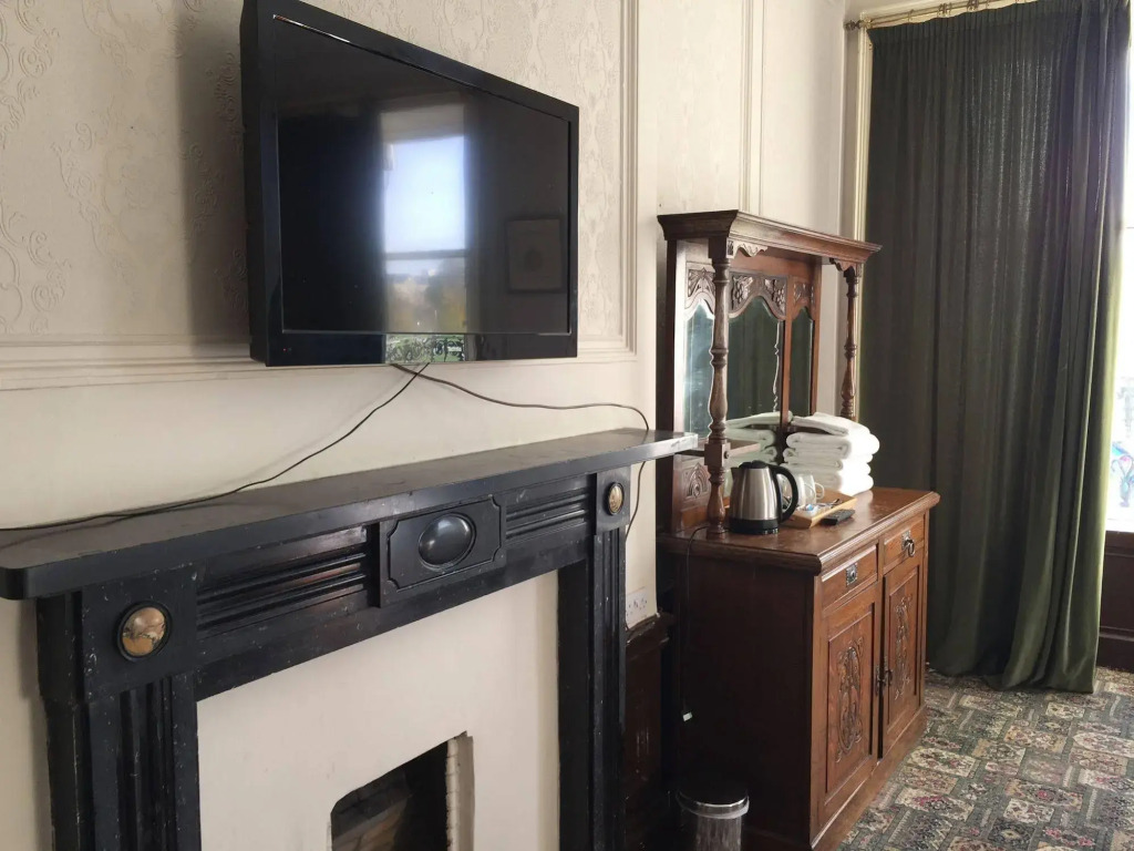 Adelphi Hotel