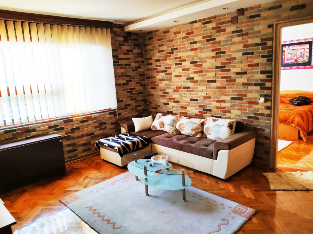 V2 with Love - Vintage Modern and Spacious