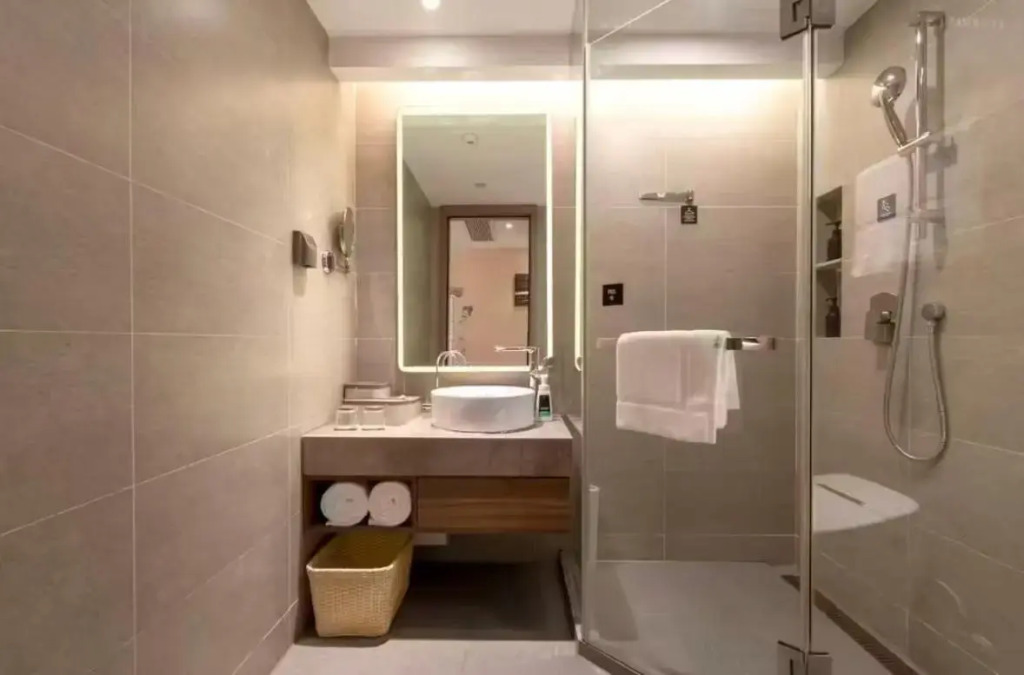 Home Inn West Lake Yan'An Road Longxiang Metro Station