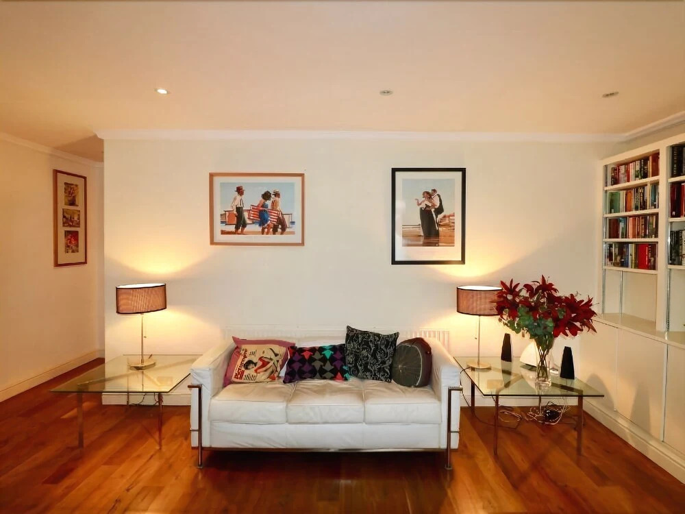 Elegant 2 Bedroom Flat Earl's Court