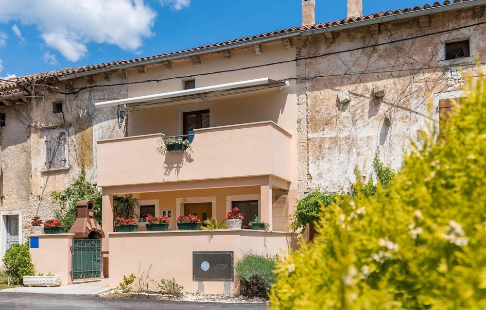 Stunning Home in Sosici With Wifi and 2 Bedrooms