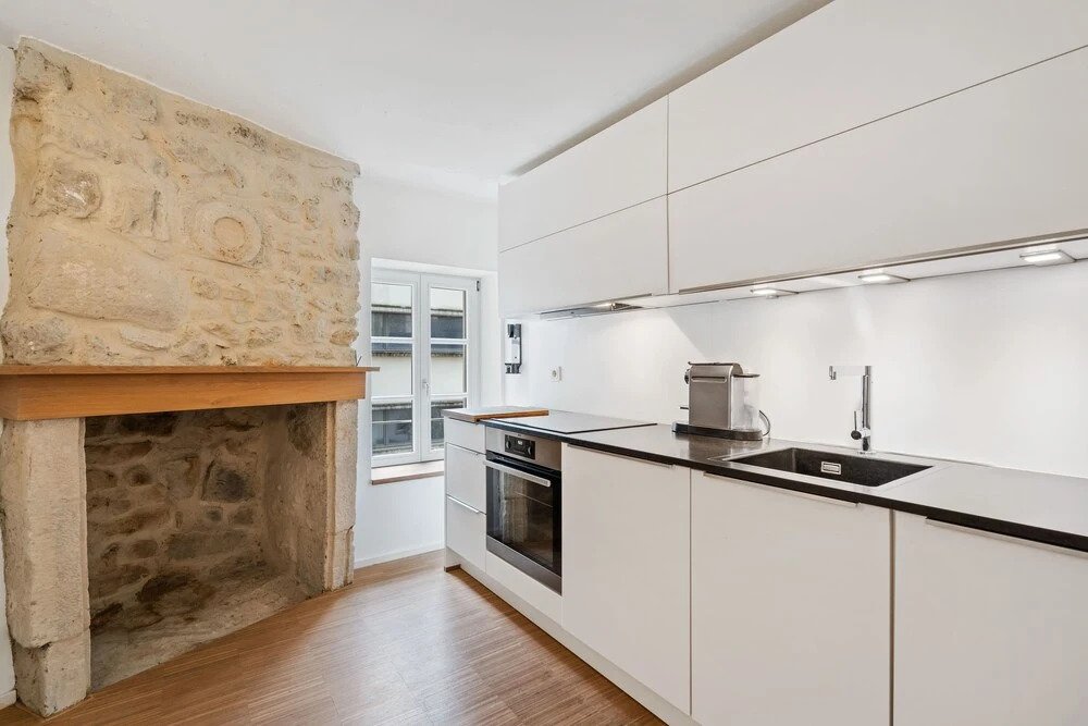 Modern Apt Old Town w Panoramic View ID4
