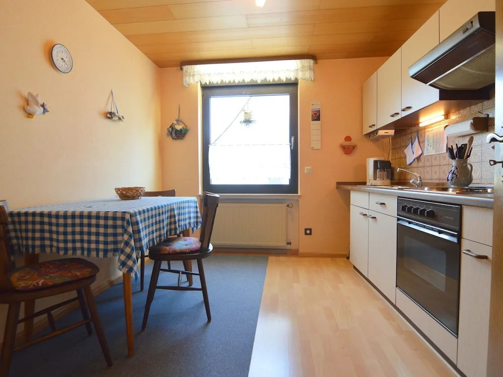 Comfortable apartment with balcony, you can't sit closer to the Moeselriver
