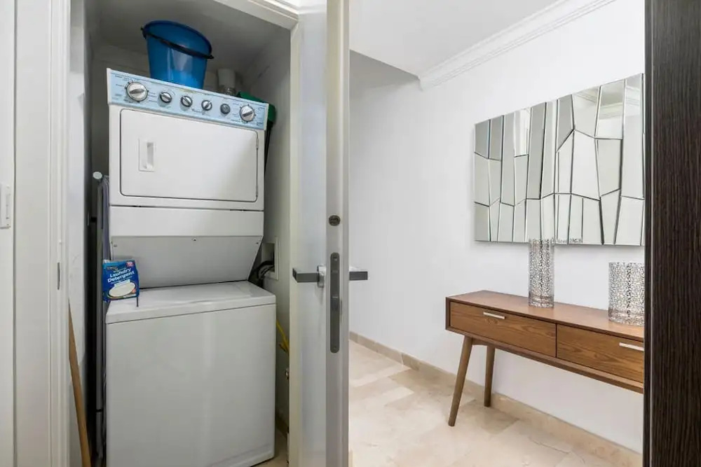 2BR Condo 5 Location w Amazingviews Pool GYM