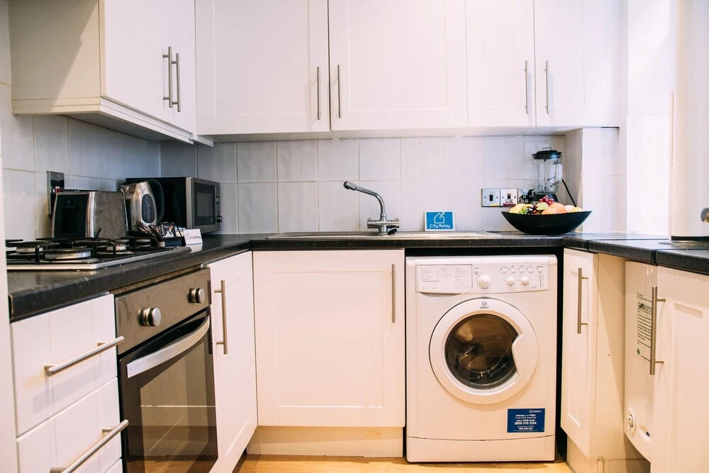 Modern Grove Court Apartment - ISMY