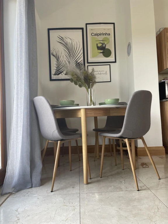 2 Bed Flat - Sleeps 6 - Pool - Garden - Parking
