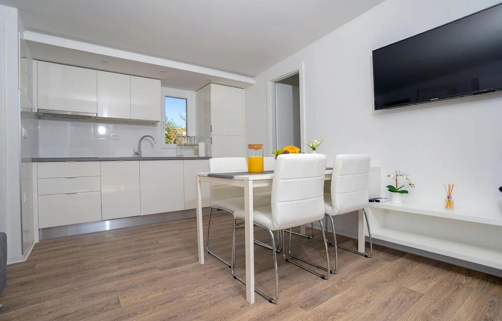 Cozy Home In Sveti Filip I Jakov With Wifi
