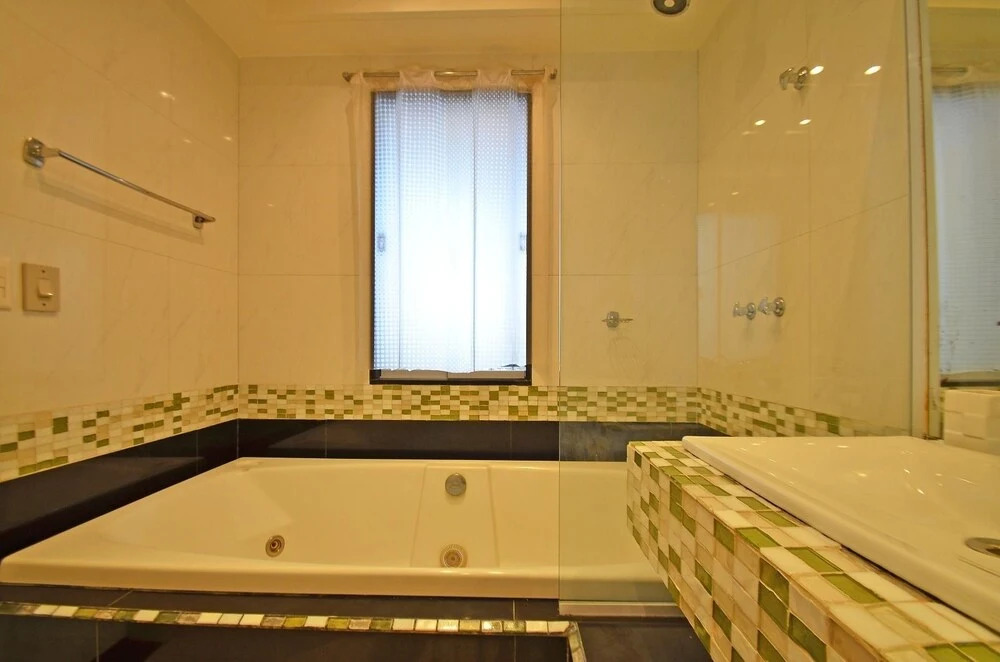 Rio Rentals 021- C043 Studio com hidromassagem na praia de Copacabana