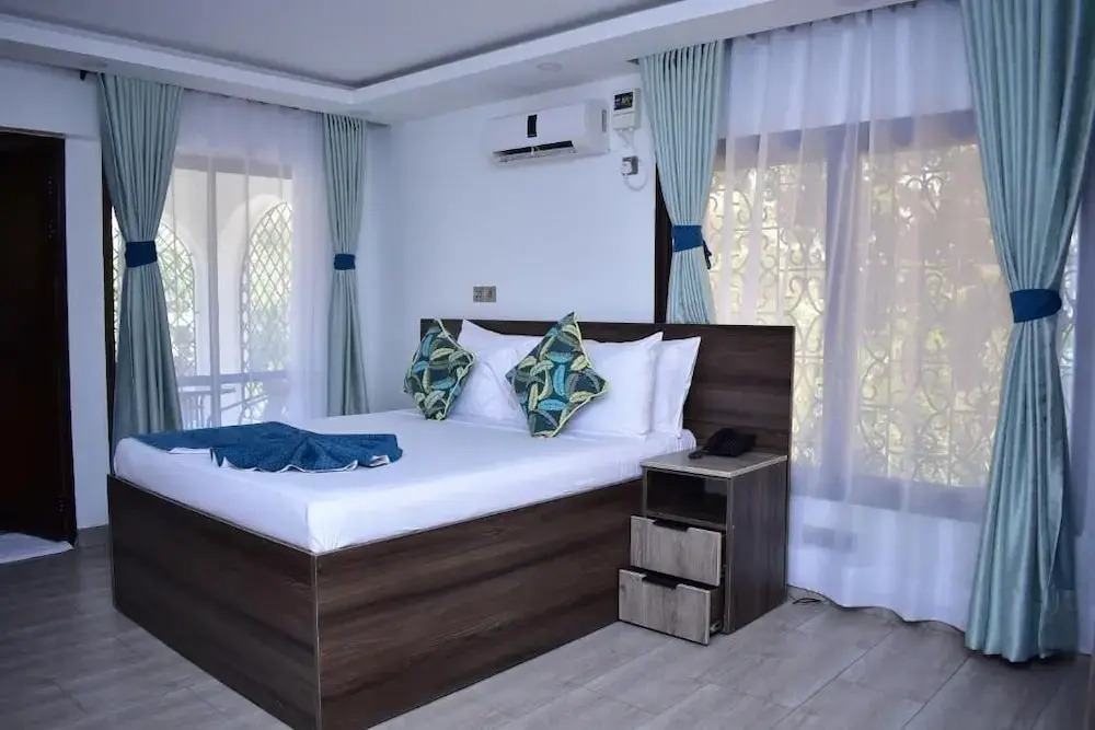 makaazi hotel Nyali