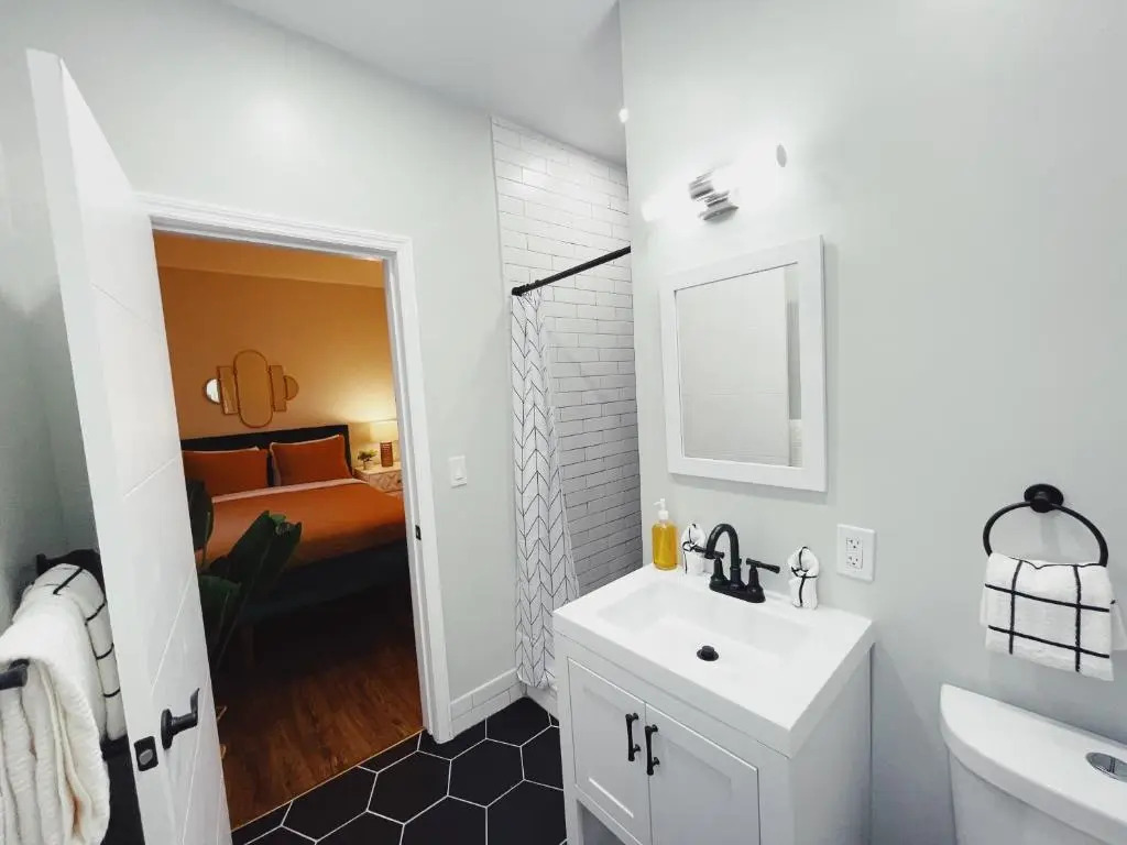 Nine20 Collins Apartments by Lowkl
