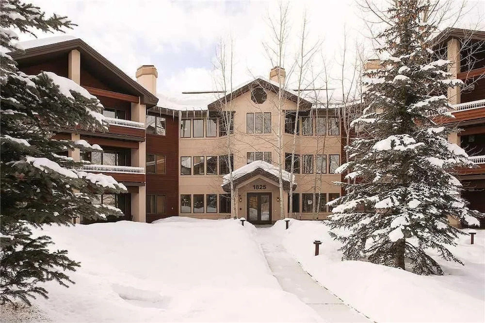 3301 Champagne Lodge, Trappeur's Crossing Apartment 2
