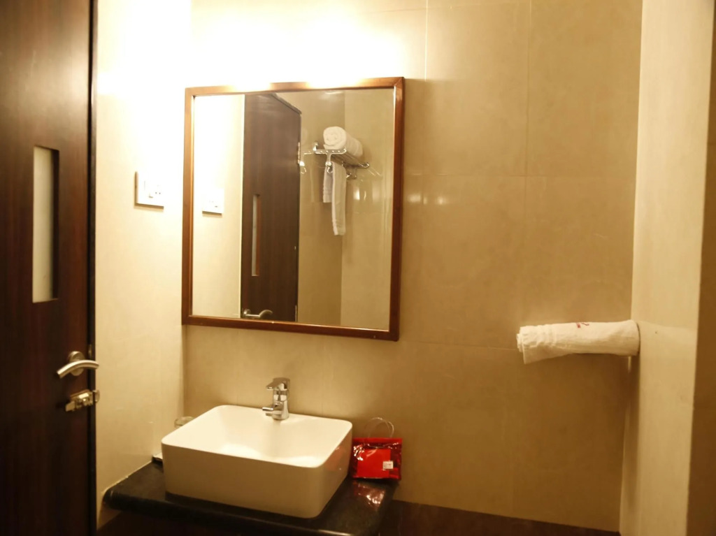 OYO 2726 Hotel Elegant