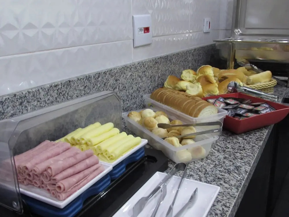 Hotel Minho - Ótima Escolha Próximo à 25 de Março, Brás, Bom Retiro, Metrô e Hospital da Mulher - Café da Manhã Incluso - Estacionamento em Frente