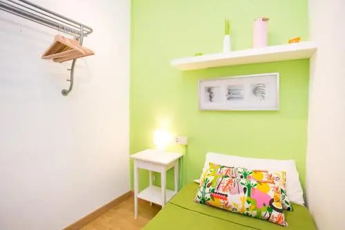 Ro Lively and bright apartment next to Blai st