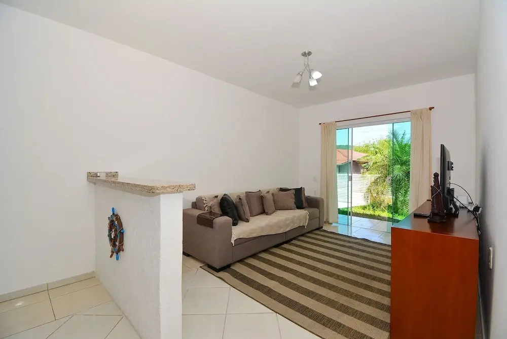 Casa com piscina a 250m da Praia PLH006