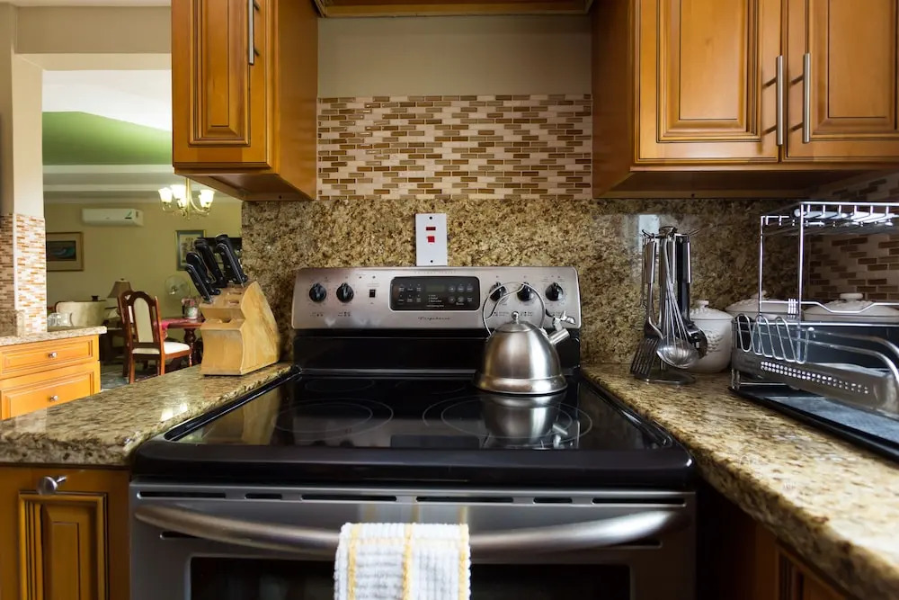 New Kingston Guest Apartment at Inglaterra I