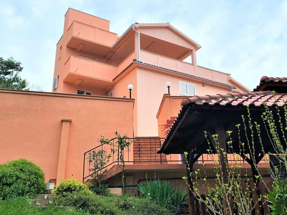 Apartments Milak