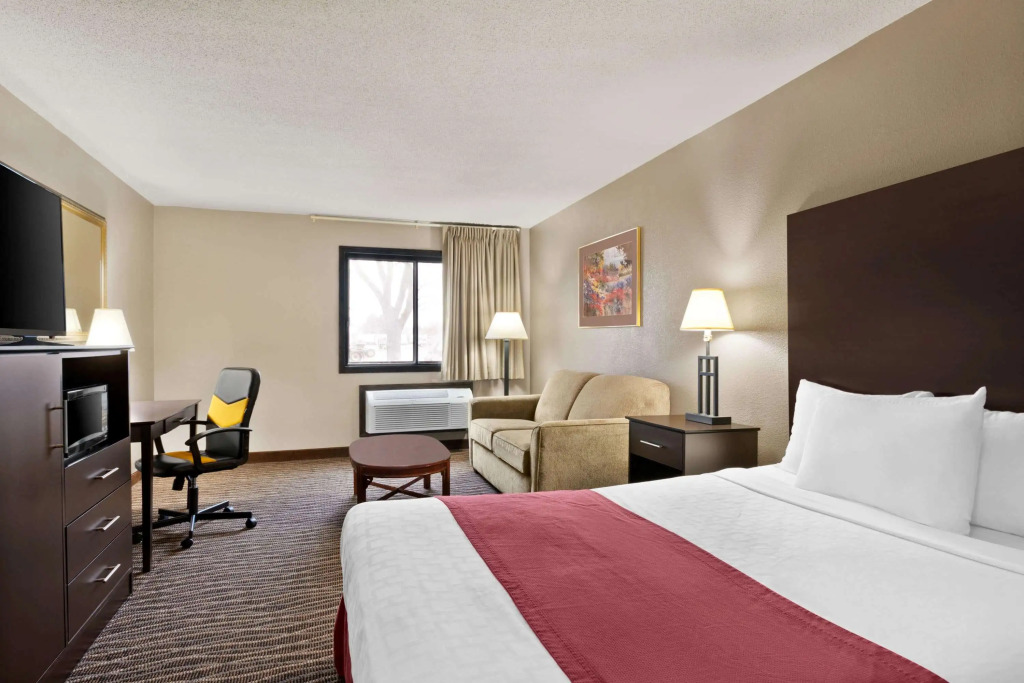 Baymont by Wyndham Sioux Falls North,I-29,Russell St, Airport