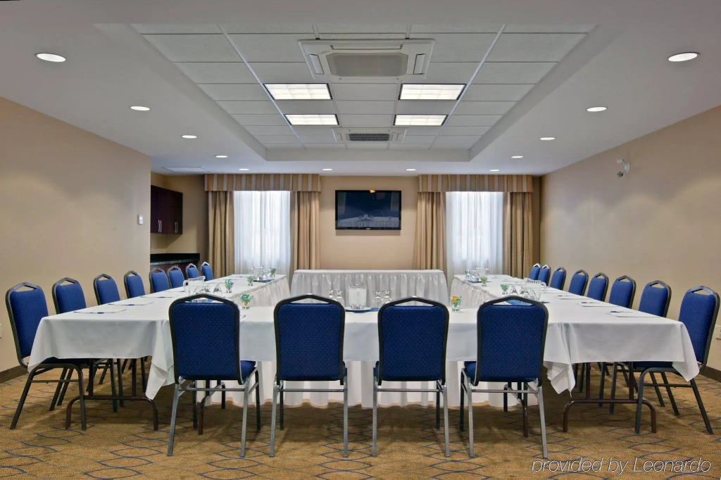 Holiday Inn Express and Suites Kincardine