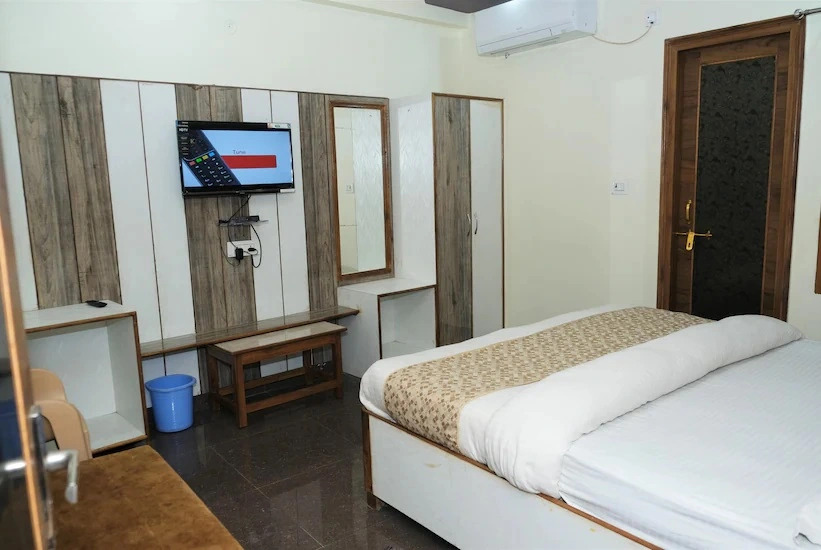 Hotel Aman Residency