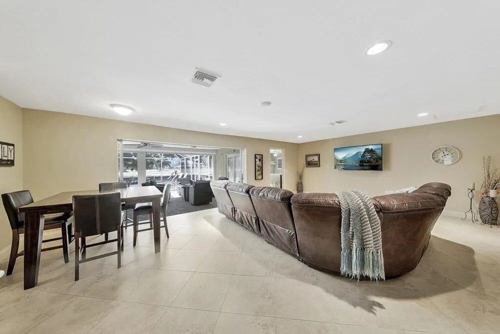 Nassau Home #63930 4 Bedrooms 3 Bathrooms Home