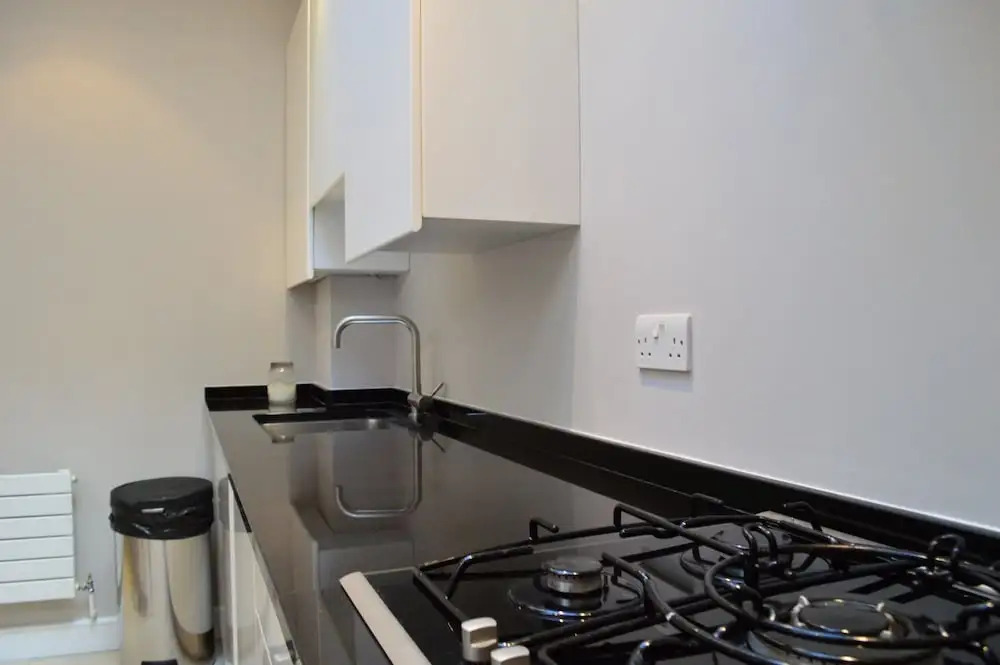2 Bedroom Maisonette House Close to Hyde Park
