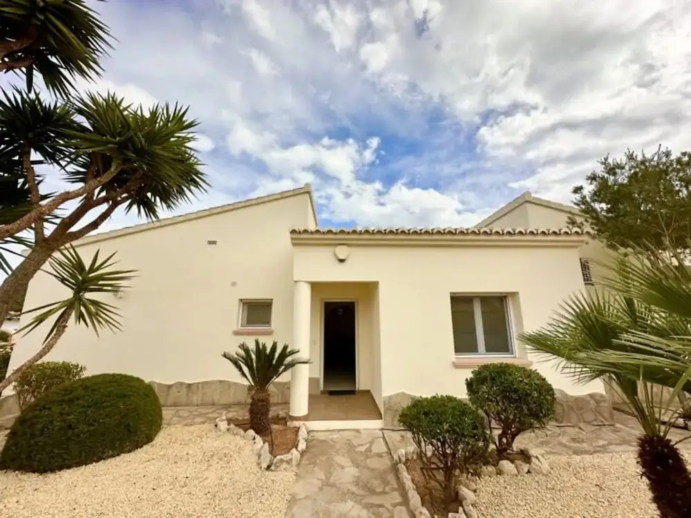 Three Bedroom Villa With Private Pool in Moraira