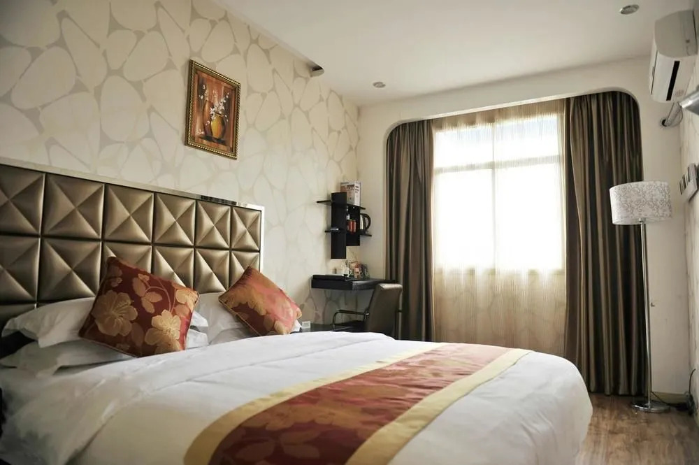 Wulong Xiannvshan Platinum Hotel