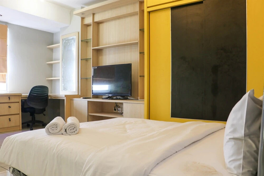 Fully Furnished And Spacious Studio At Green Bay Pluit Apartment