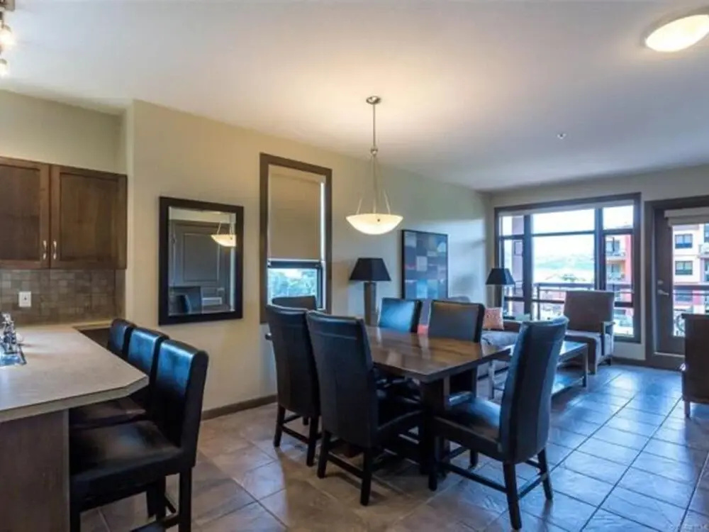 2 Bed 2 Bath Corner Unit Overlooking Pool #501
