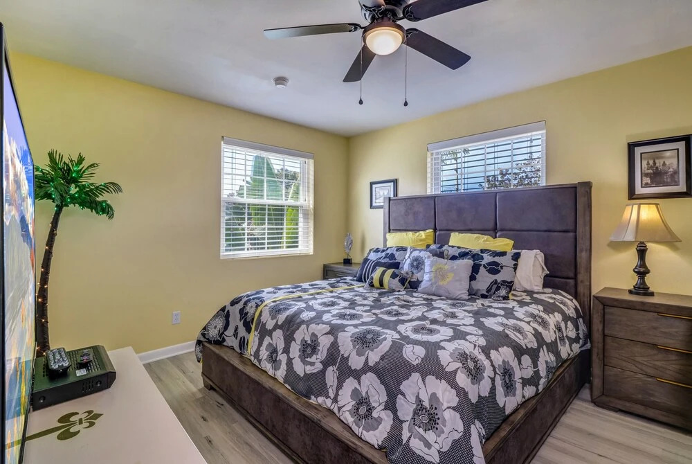 58th St S 1826 - 4 Br Home