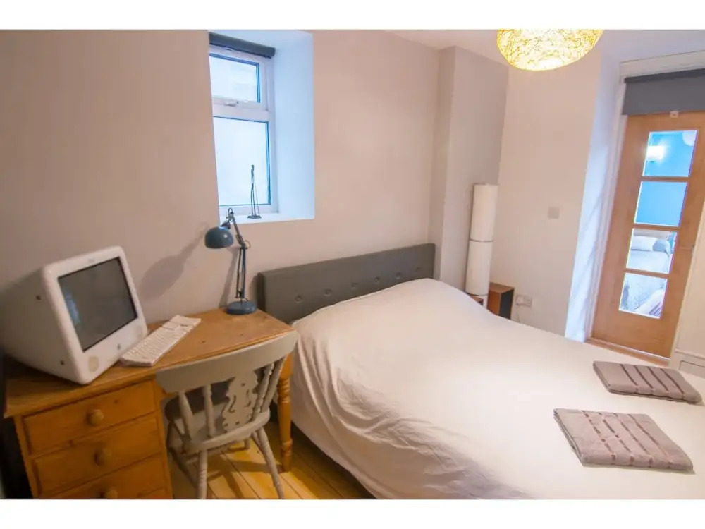 Spacious 2BR Garden Flat for 6 in Bristol
