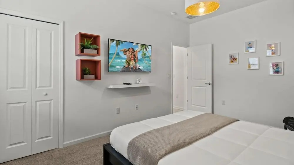 Stylish 3BR Condo Championsgate w Water Park