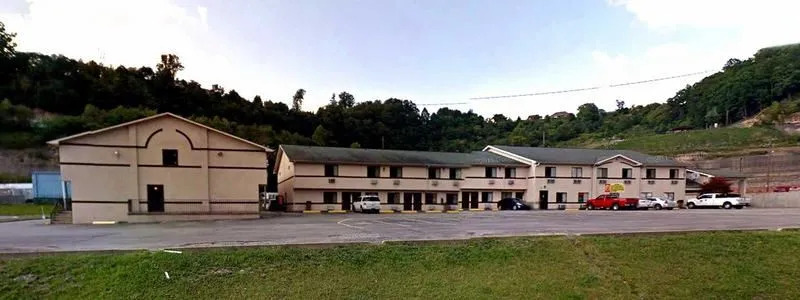 Super 8 Hazard KY