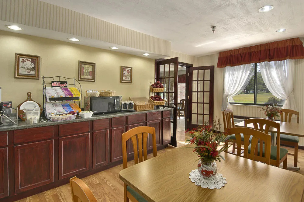 Baymont Inn & Suites Muskegon