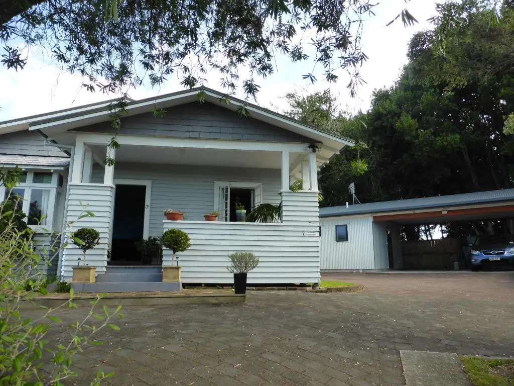 Bungalow on Bell Common