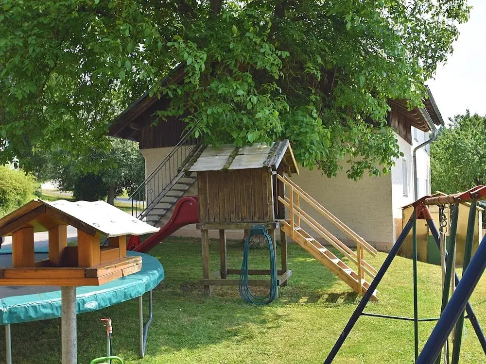 Ferienhaus mit Garten in Waldnähe